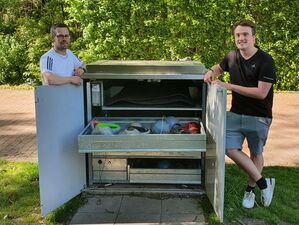 Matthias Rochol (l.) und Jan Fromme haben für die SPD-Fraktion eine Sportbox in Münster getestet.