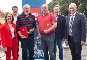 Zur Mitgliederehrung war NRW-SPD-Generalsekretärin Nadja Lüders (l.) zu Gast. Foto: Fromme.